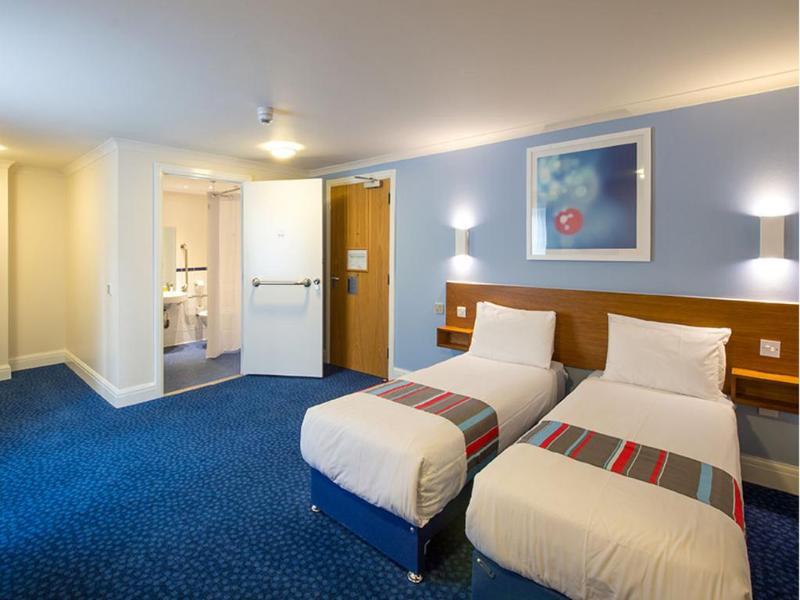Travelodge London Raynes Park Exterior foto