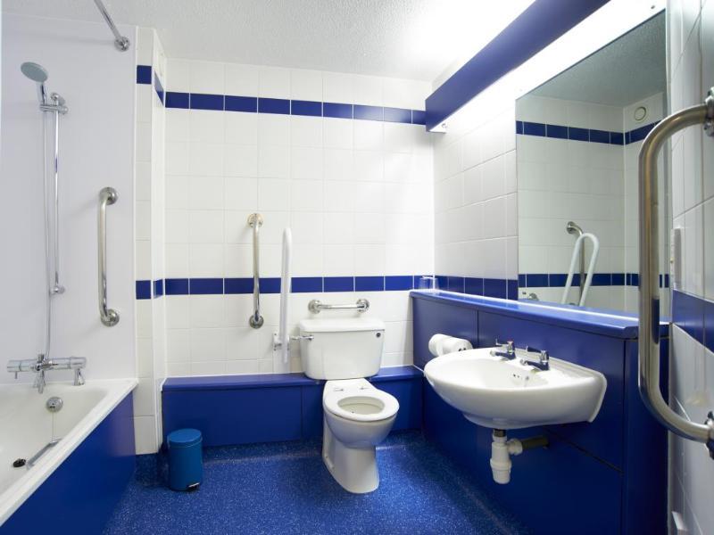 Travelodge London Raynes Park Exterior foto